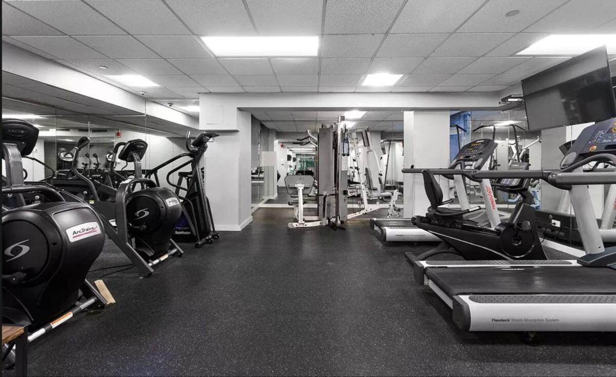 73-508 New 1br 1bth Uws Doorman Gym Pangsapuri *